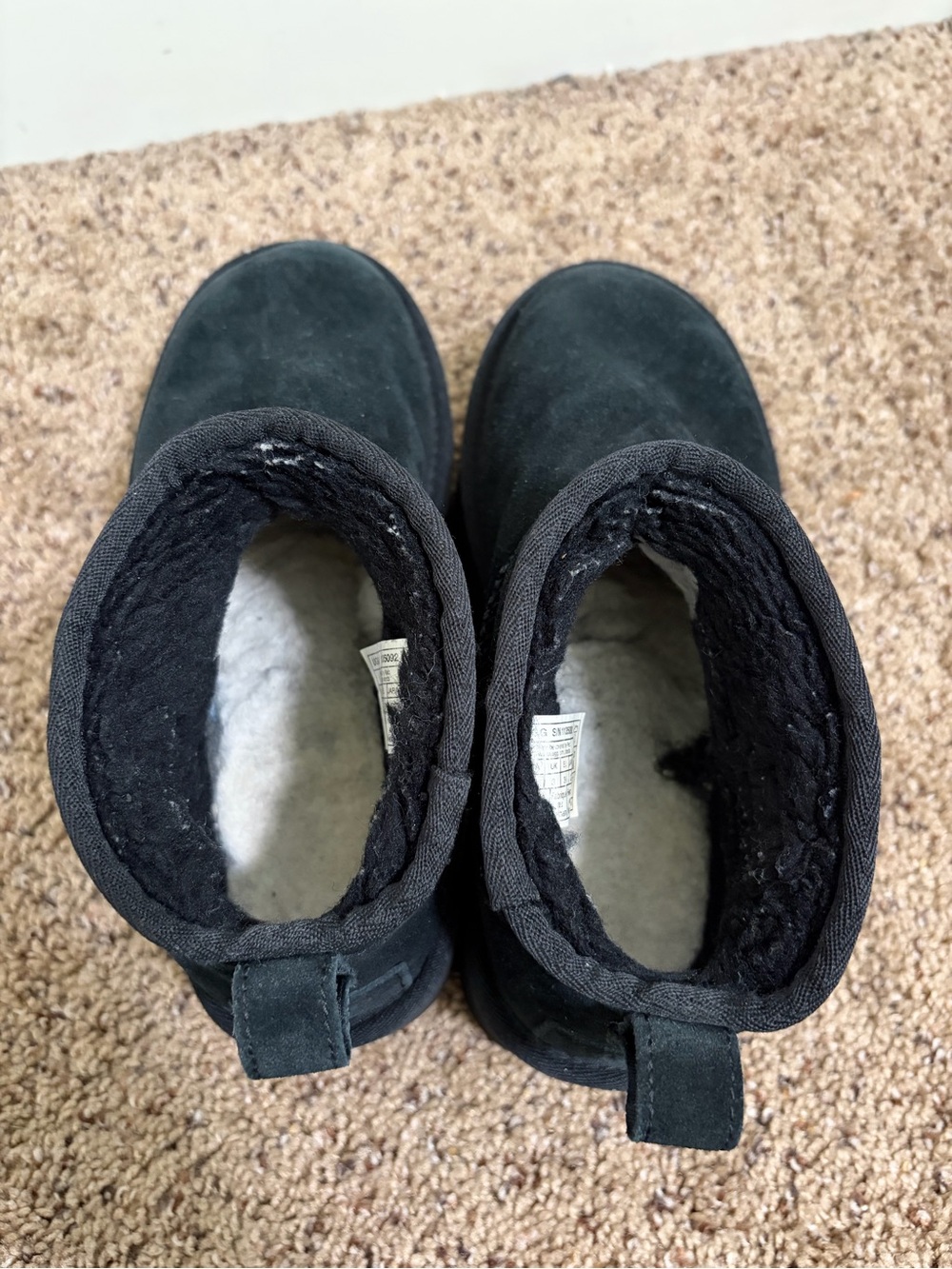 UGG Classic Ultra Mini Platform Boot, Black, Women's Size 5 - Picture 5 of 9